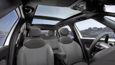 FIAT 500L 2017 interior