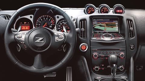 Nissan 370Z 2020 dashboard