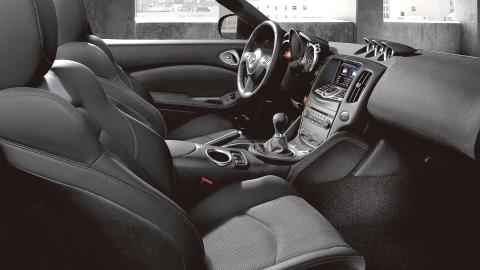 Nissan 370Z 2020 interior