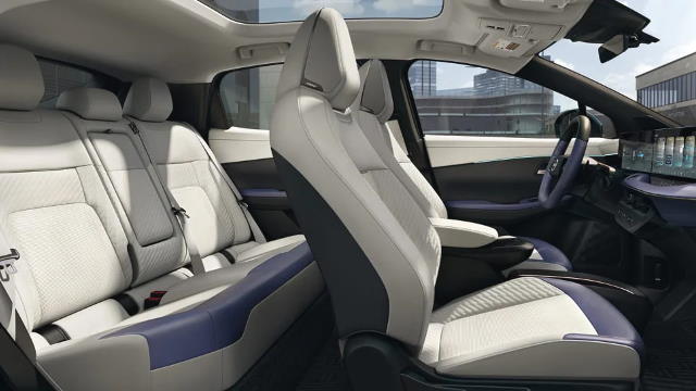Nissan Leaf 2026 interior